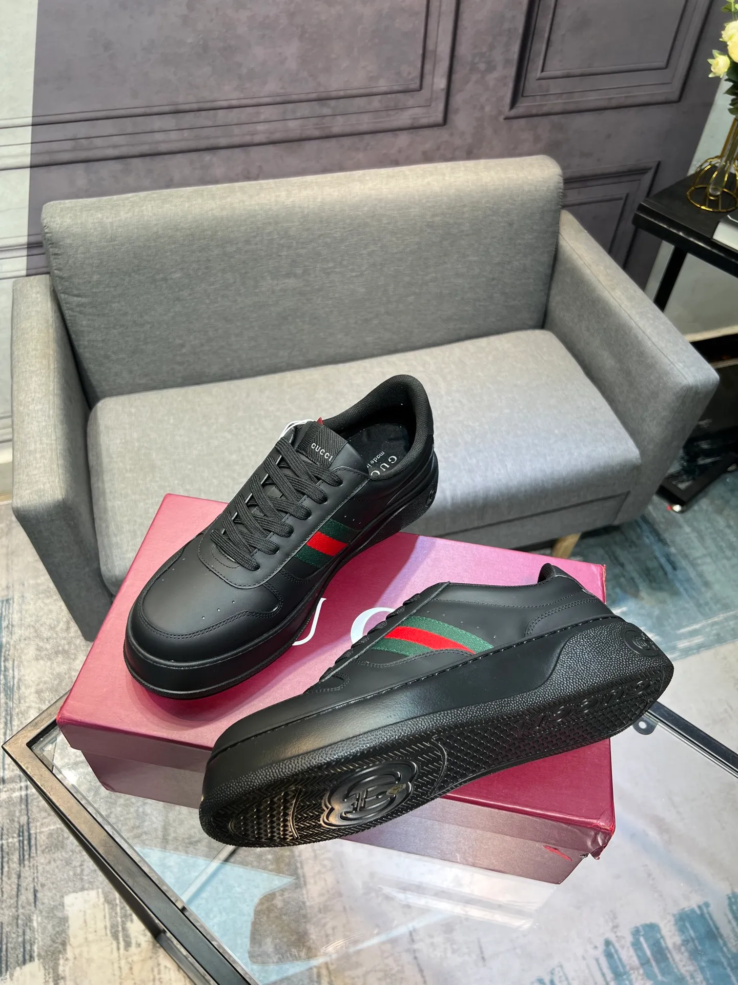 Men's men's shoes💰640 Gucci counter's latest couple's biscuit shoes‼ ️ 👑Purchasing agent level Gucci’s latest IP lightweight thick-soled white shoes can be put on your feet in seconds**4CM! ! Simple, easy to match and full of retro charm ~ the latest anti-counterfeiting cloth label on the tongue. And with electronic chip anti-counterfeiting.   The upper is made of imported environmentally friendly water-dyed calfskin, with a +1:1 fly-woven mesh surface to absorb sweat and an inner lining! Fly-knitted leather molded latex insole. Original IP lightweight outsole, one-piece injection molding, super comfortable and elastic, size male 39-44 (male 38.45 46 customized)